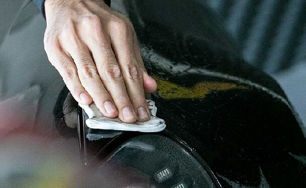 How to dry your car without touching it